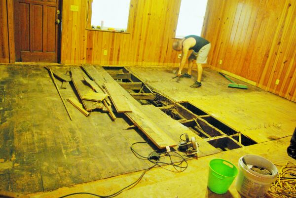 Subfloor Demolition in Powell